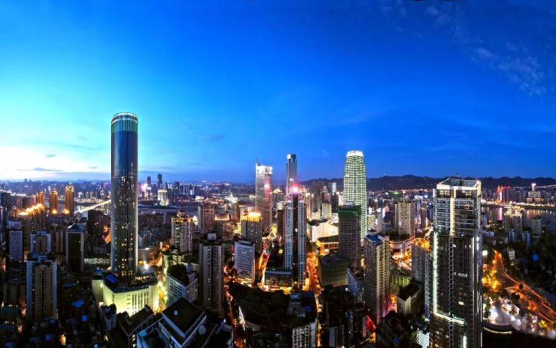 重庆：一座网红城市的夜间模式报告