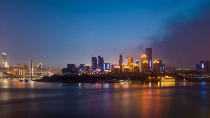 重庆：一座网红城市的夜间模式报告