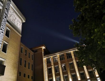 古建亮化利器|雅江光电远距离精准切割投光技术