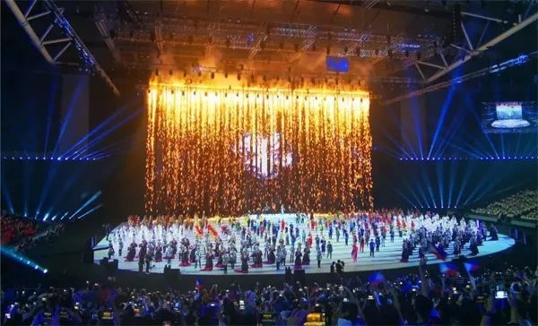 东南亚运动会开幕式，艾比森上演“极限挑战”