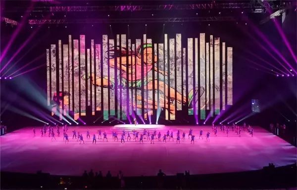 东南亚运动会开幕式，艾比森上演“极限挑战”